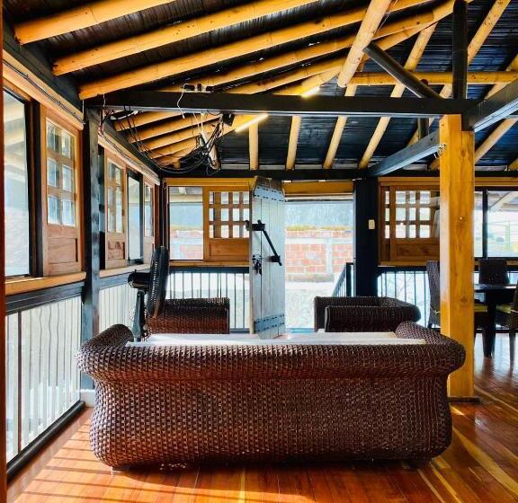 Дом 4 Спальни, West California