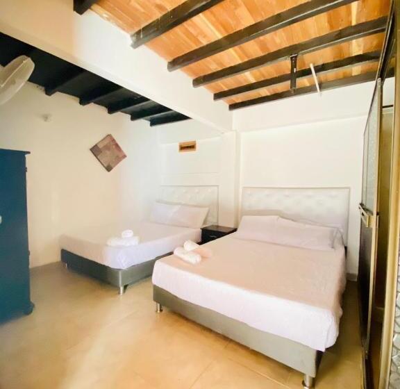 Дом 4 Спальни, West California