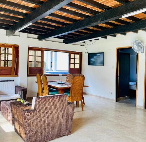 Дом 4 Спальни, West California