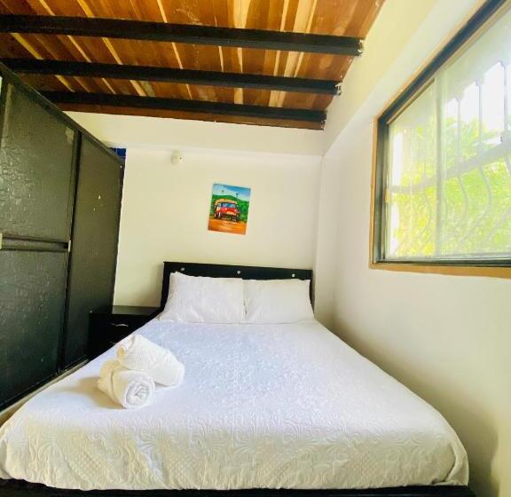 Дом 4 Спальни, West California