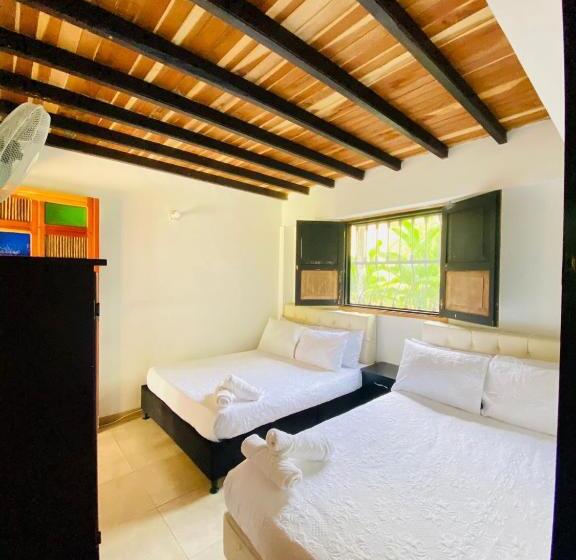 Дом 4 Спальни, West California