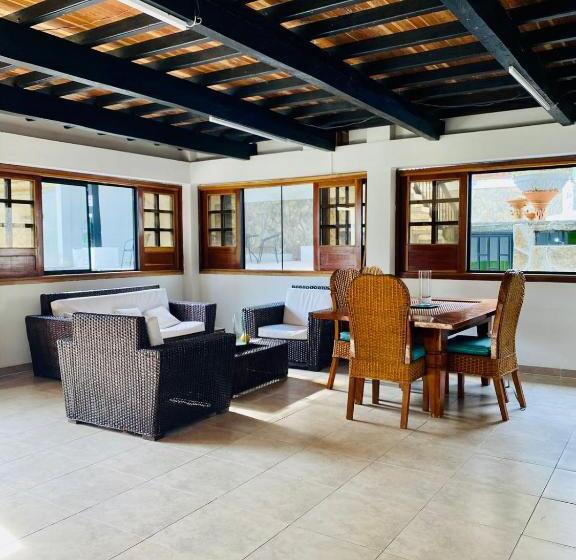 Дом 4 Спальни, West California