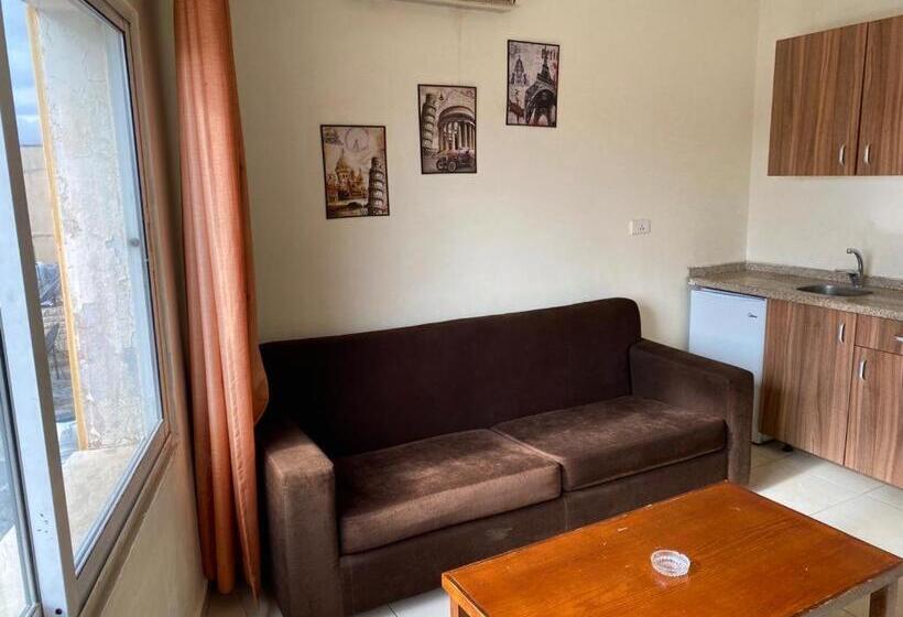 سوئیت رویال, Zaina Plaza