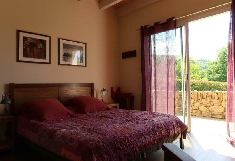 اتاق استاندارد با چشمانداز کوهستان, Apitoki