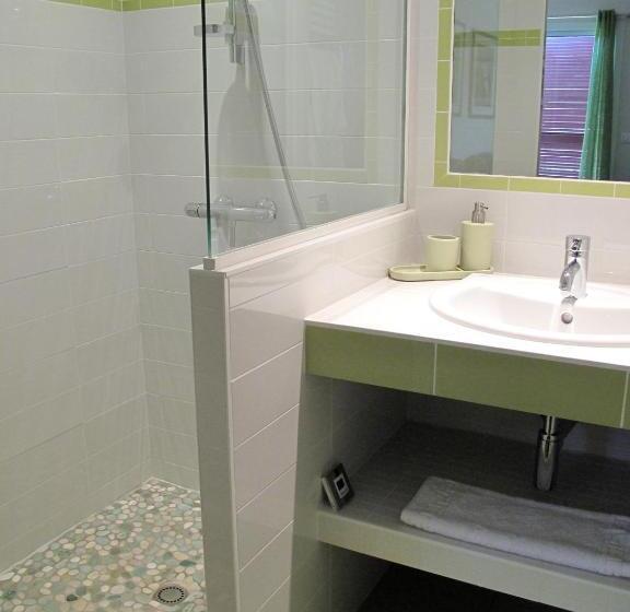 اتاق استاندارد با چشمانداز کوهستان, Apitoki