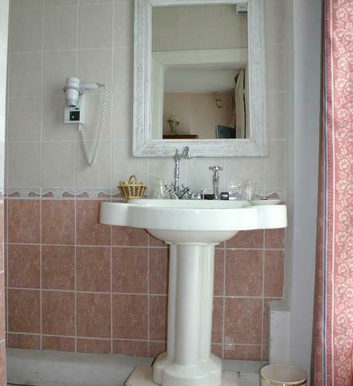 غرفة قياسية, Au Château Des Thermes