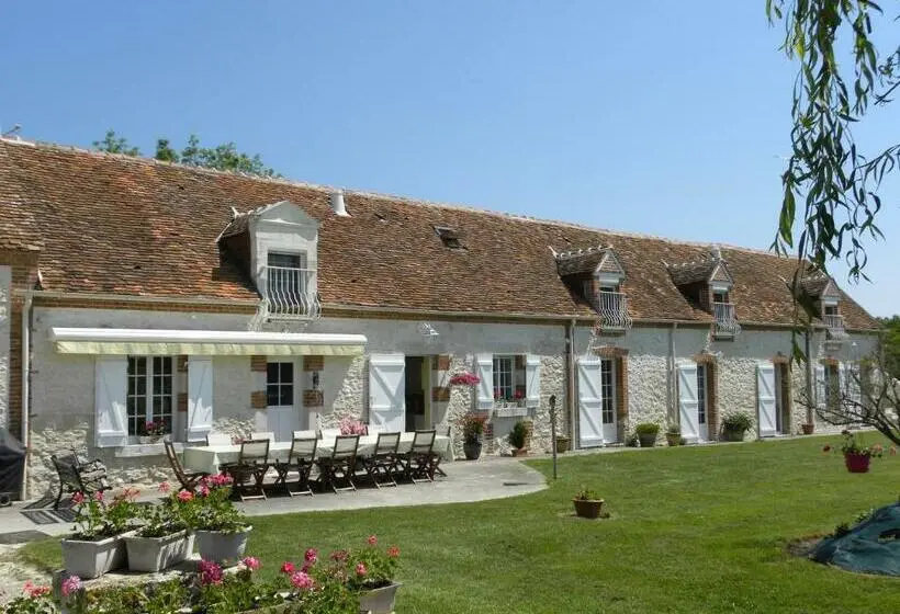 庭の見えるスタンダードトリプルルーム, Chambres D Hôtes La Quèrière