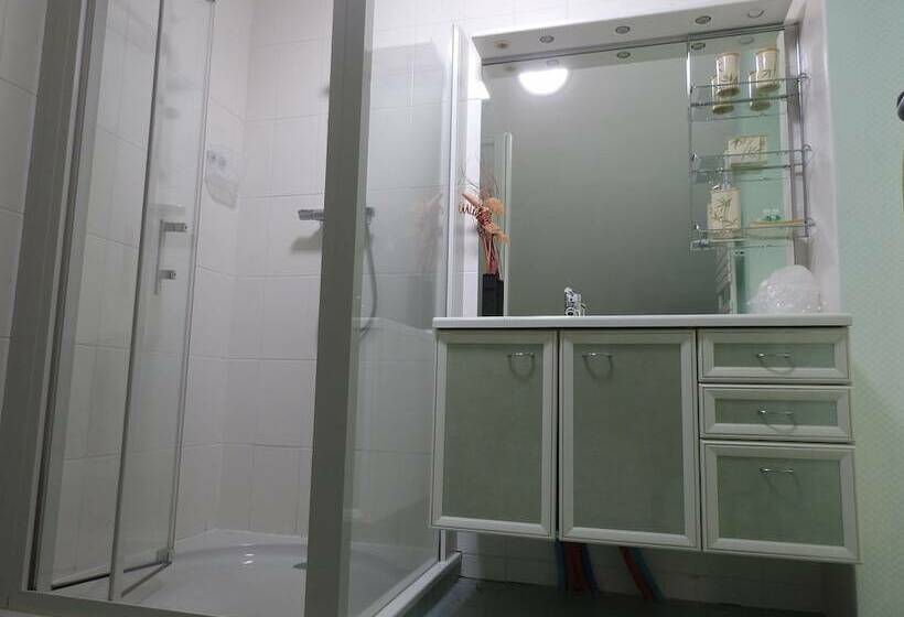 חדר קומפורט לשלושה, Chambres D Hôtes La Quèrière