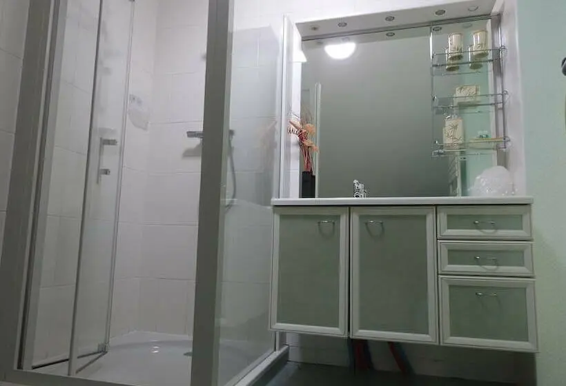 コンフォートトリプルルーム, Chambres D Hôtes La Quèrière