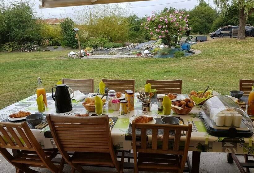 חדר קומפורט לשלושה, Chambres D Hôtes La Quèrière