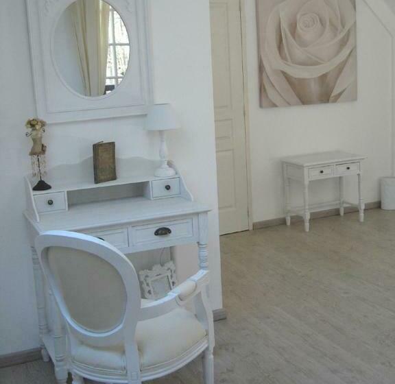 Cameră Superioară, Chambres D'hôtes Et Table D'hôtes L'intemporelle