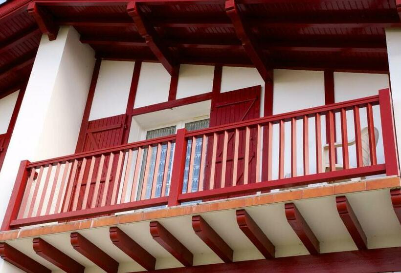 Номер Стандарт Вид на Город, Chambres D Hotes Garicoitz