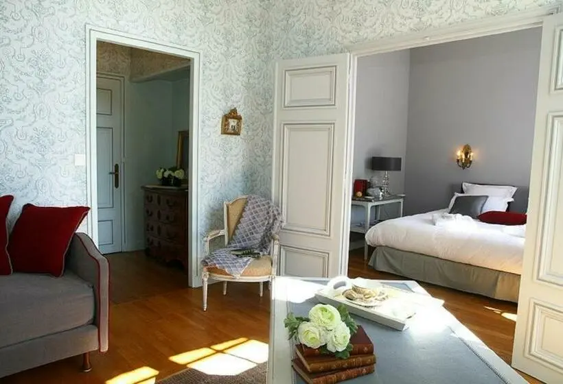 コンフォートトリプルルーム, Château De La Giraudière