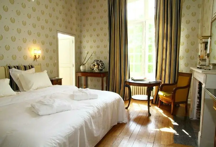 キングサイズベッドのスイートルーム, Château De La Giraudière