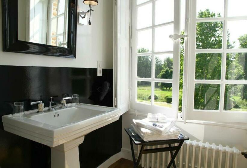 جناح سرير كينج, Château De La Giraudière