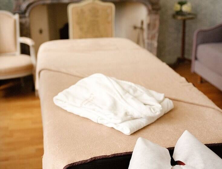 غرفة قياسية, Château De La Giraudière