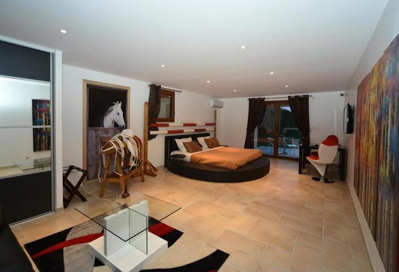 Standard room with outdoor bath, Domaine De La Garde