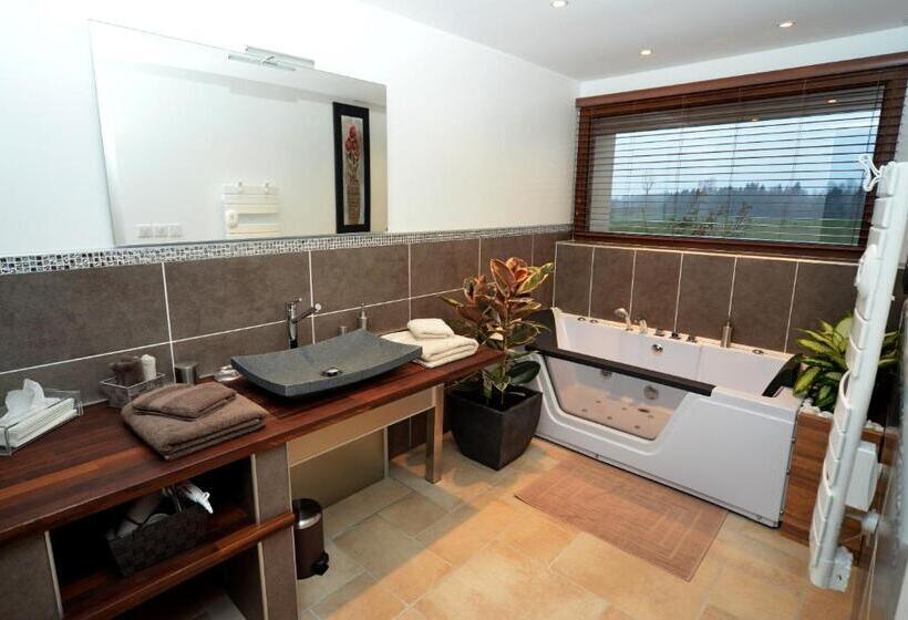 Standard room with outdoor bath, Domaine De La Garde