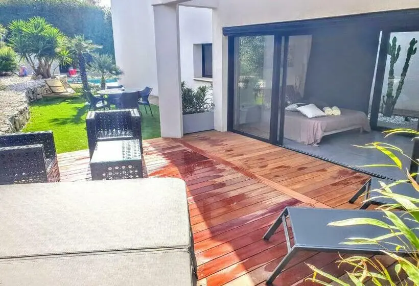 Standard-huone Puutarhanäkymä, La Villa Blanche