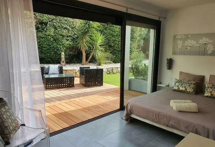 Standard-huone Puutarhanäkymä, La Villa Blanche