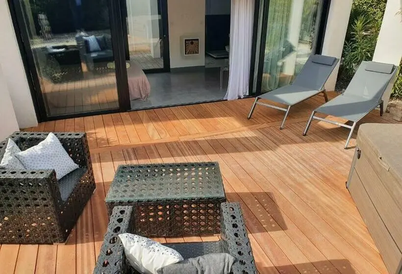 Standard-huone Puutarhanäkymä, La Villa Blanche