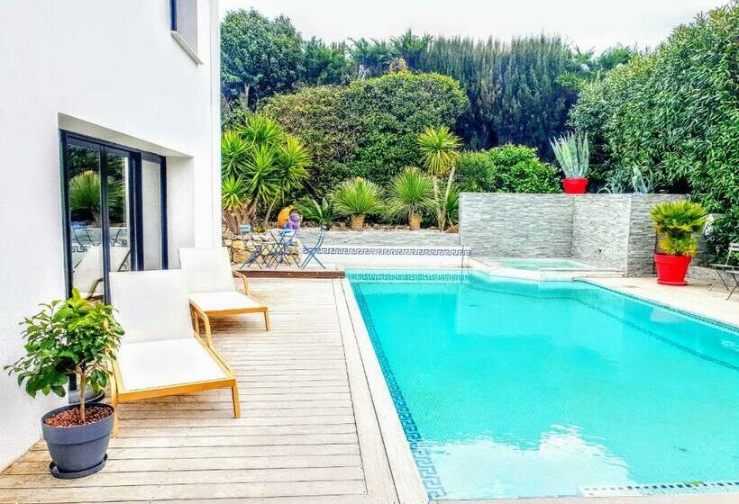 ガーデンビュースタンダードルーム, La Villa Blanche