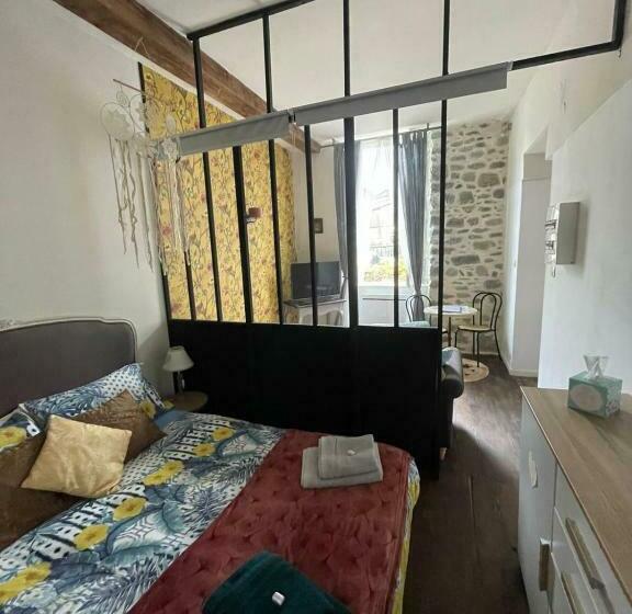 إستوديو قياسى داخلى, Les Glycines Oloron