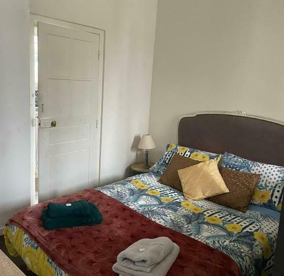 إستوديو قياسى داخلى, Les Glycines Oloron