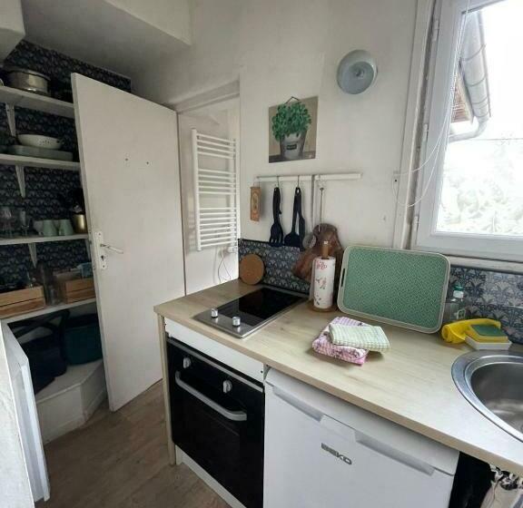 إستوديو قياسى داخلى, Les Glycines Oloron