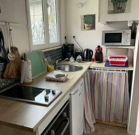 إستوديو قياسى داخلى, Les Glycines Oloron