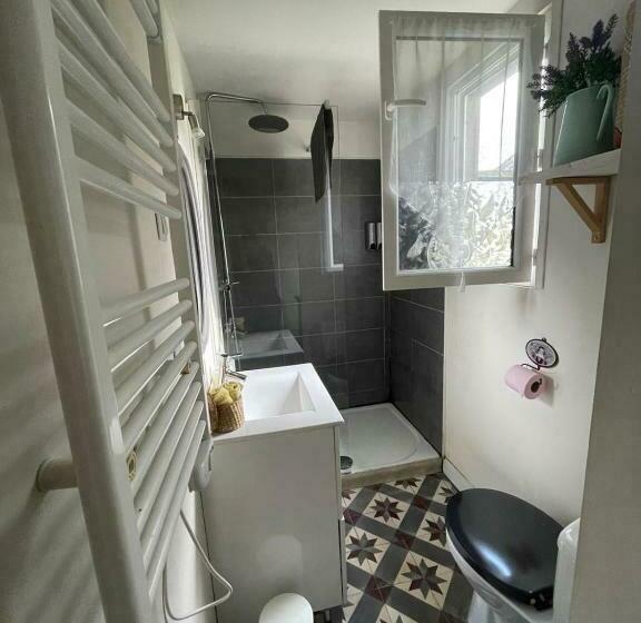 إستوديو قياسى داخلى, Les Glycines Oloron