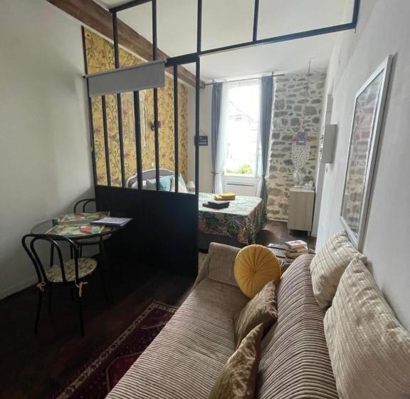 إستوديو قياسى داخلى, Les Glycines Oloron