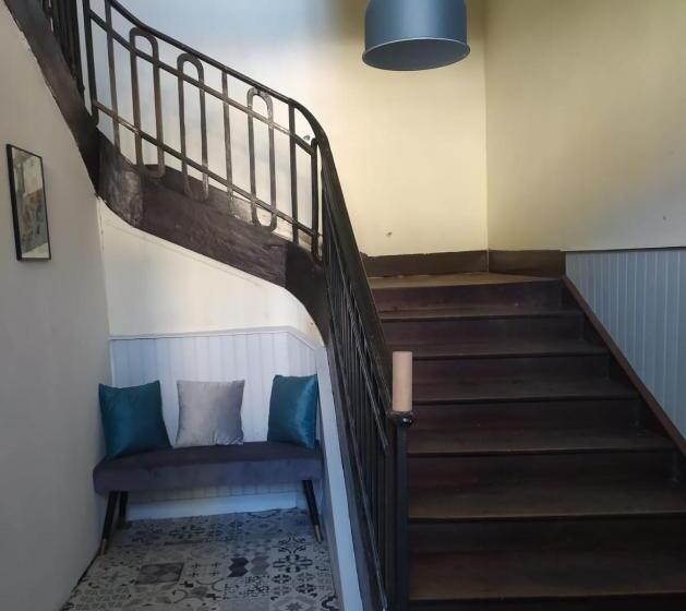 إستوديو قياسى سرير كينج, Les Glycines Oloron