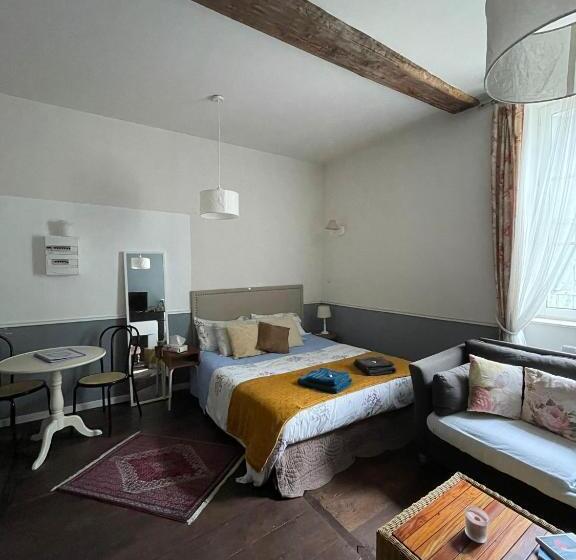 إستوديو قياسى سرير كينج, Les Glycines Oloron