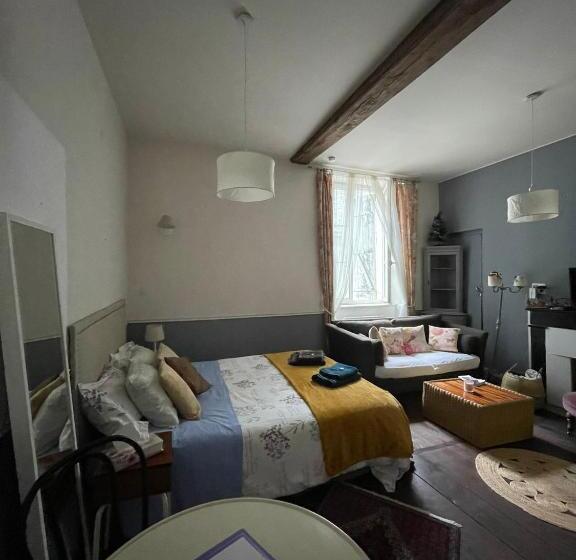 إستوديو قياسى سرير كينج, Les Glycines Oloron