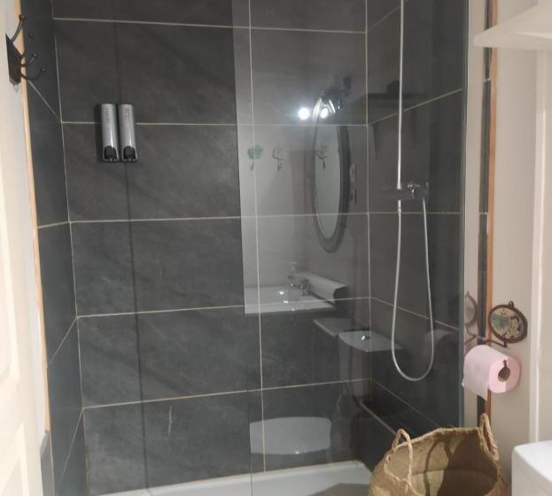 إستوديو قياسى سرير كينج, Les Glycines Oloron