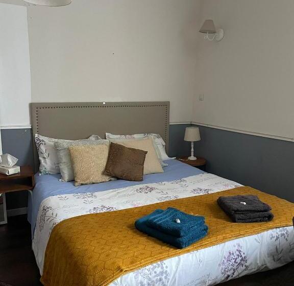 إستوديو قياسى سرير كينج, Les Glycines Oloron