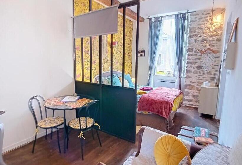 إستوديو قياسى داخلى, Les Glycines Oloron