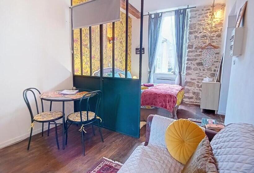 إستوديو قياسى داخلى, Les Glycines Oloron