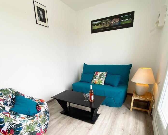 带1个卧室的带阳台的公寓, Auberge Des Plaines Appart Hôtel