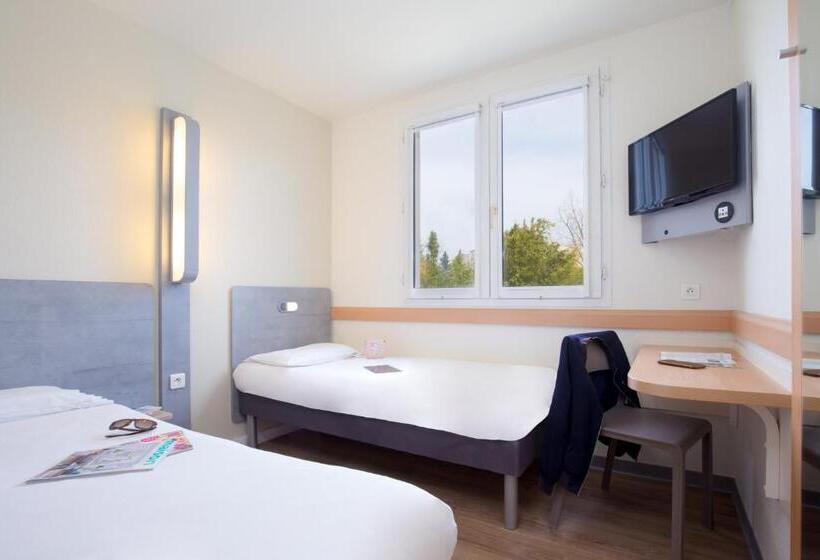 חדר סטנדרט לשלושה, Ibis Budget Aubagne Paluds Agora
