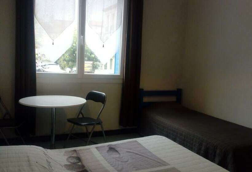 غرفة قياسية ثلاثية, L 'acropole