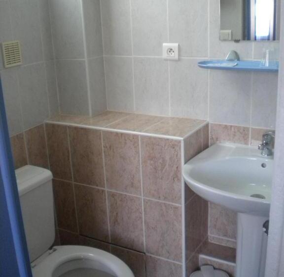 חדר סטנדרט לארבעה, L 'acropole