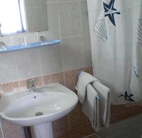 חדר סטנדרט לארבעה, L 'acropole