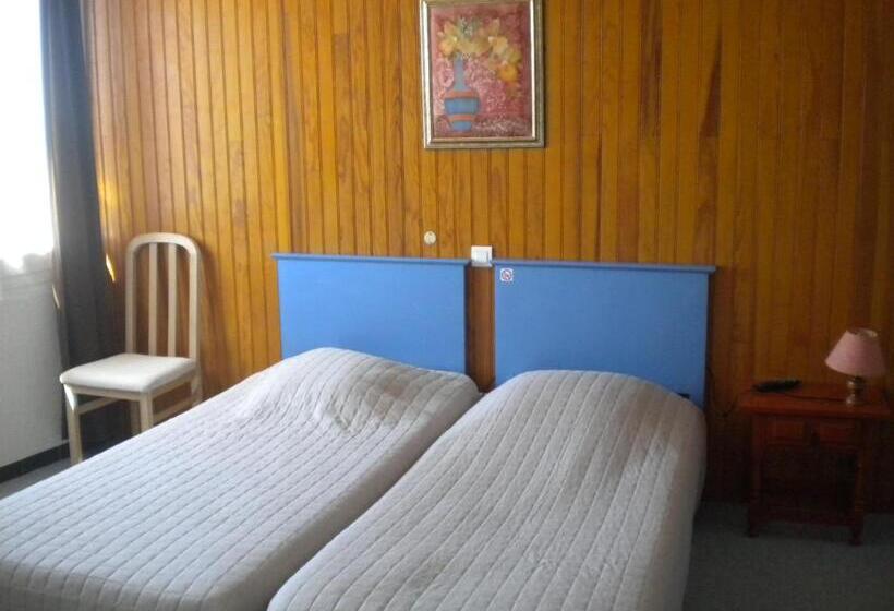 غرفة قياسية ثلاثية, L 'acropole