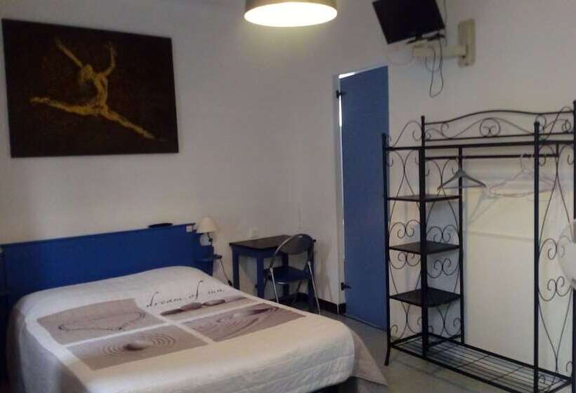 חדר סטנדרט לארבעה, L 'acropole