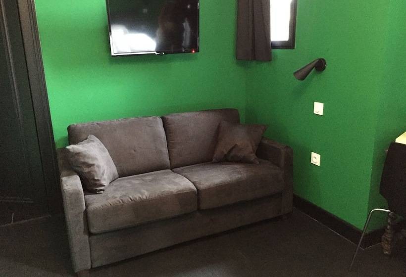 חדר סטנדרט לשלושה, Logis   Hotel Restaurant La Mire