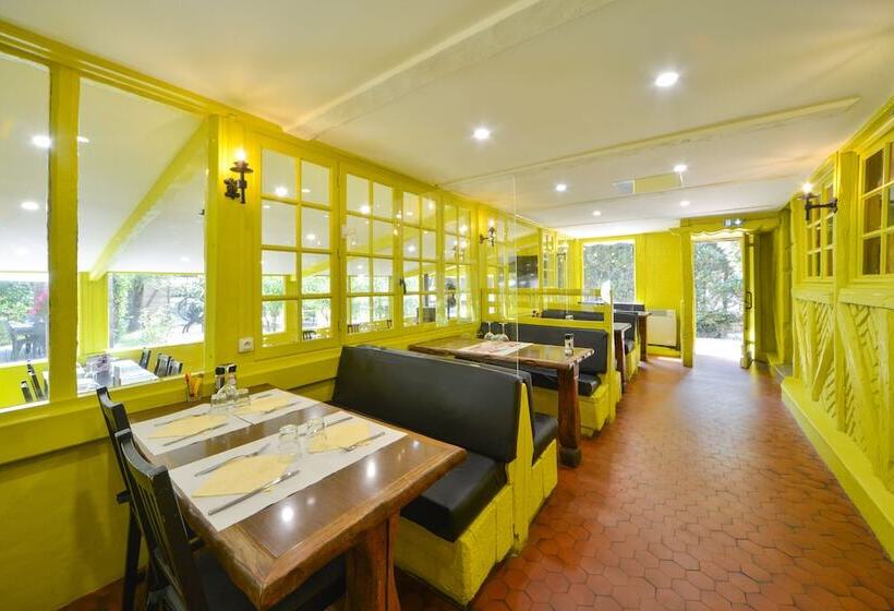 חדר סטנדרט לשלושה, Logis   Hotel Restaurant La Mire