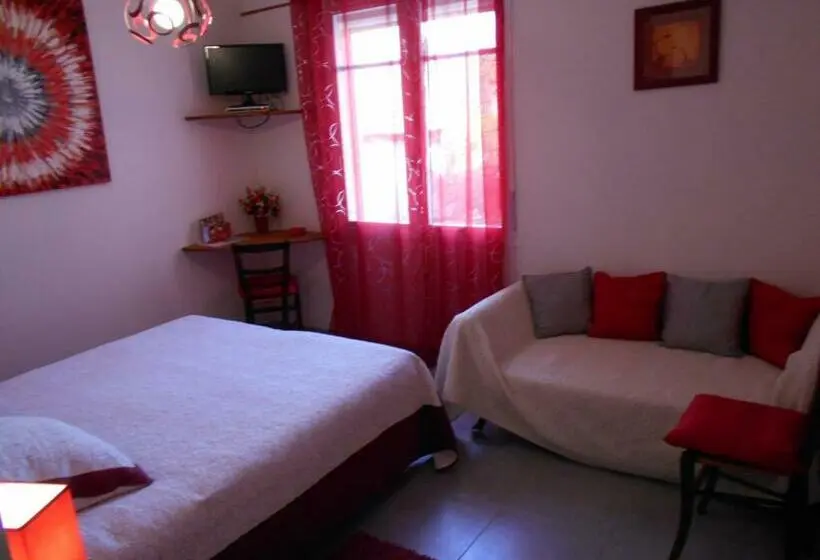 Standard Kolmen Hengen Huone, Les Tilleuls B&b