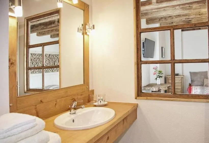 Standard Kolmen Hengen Huone, Chambres D Hôtes La Grangelitte